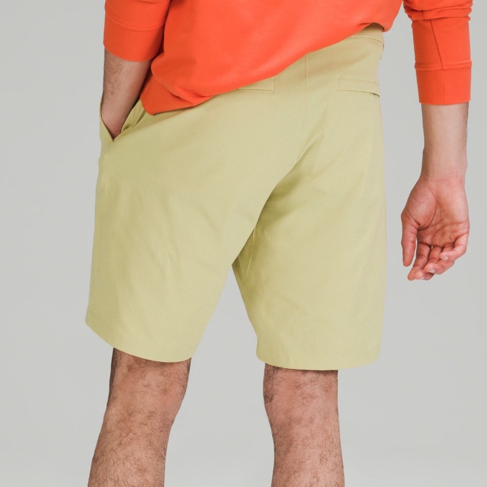 LULULEMON NWT MEN’S COMMISSION SHORT CLASSIC 9” - Picture 2 of 9